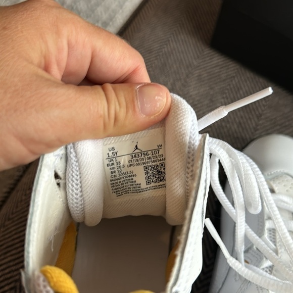 Brand new Jordan True Flight shoes size 1.5Y - Picture 6 of 7